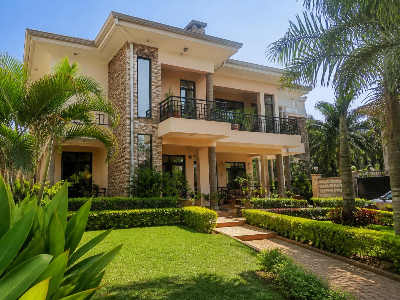Modern house for rent with tropical garden in Yaoundé, Cameroon